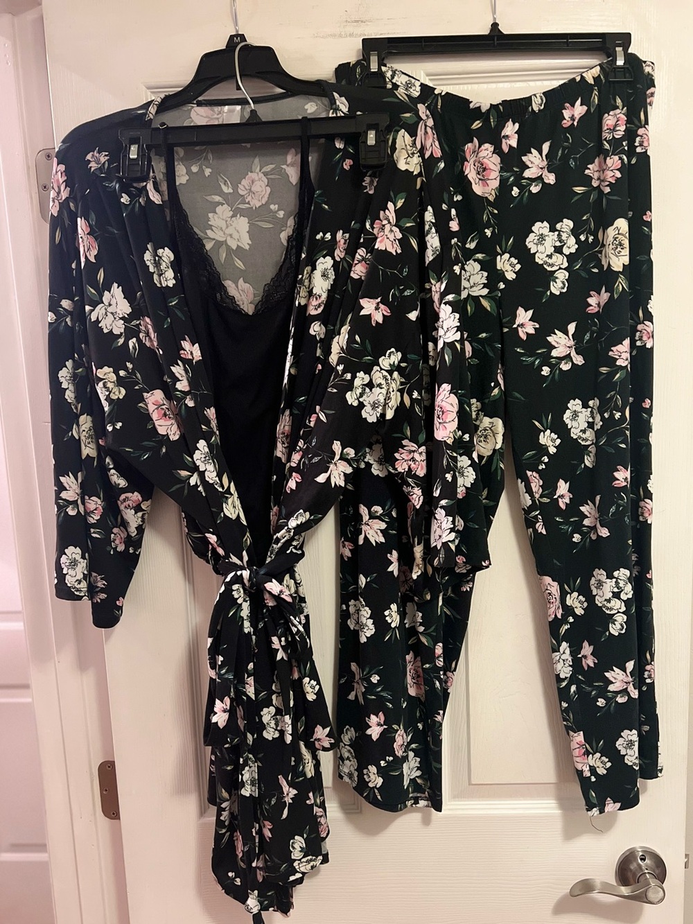 Flora Nikrooz Gorgeous Three Piece PJ Set! Robe, Pants & Black Tee- Size Large